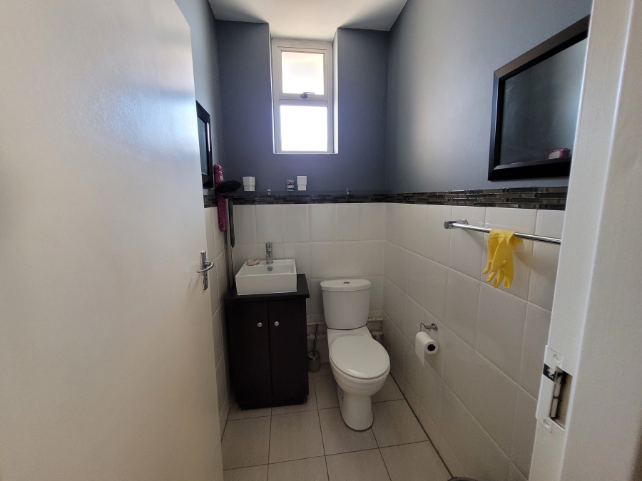 To Let 2 Bedroom Property for Rent in Summerstrand Eastern Cape